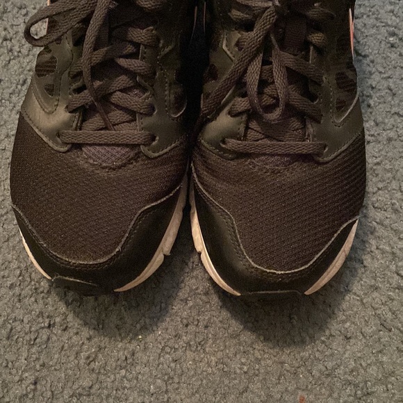 Nike women sneaker size 8.5 - Picture 6 of 7